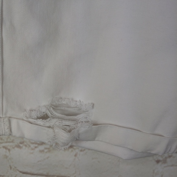Mossimo destroyed white denim shorts - Picture 4 of 8
